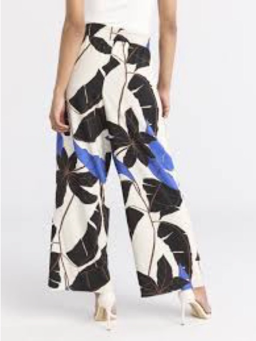 sofia by sofia vergara Wide-Leg Floral Pants in Black, White & Blue